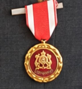 Médaille du mérite reçue par le Dr Bourjilat